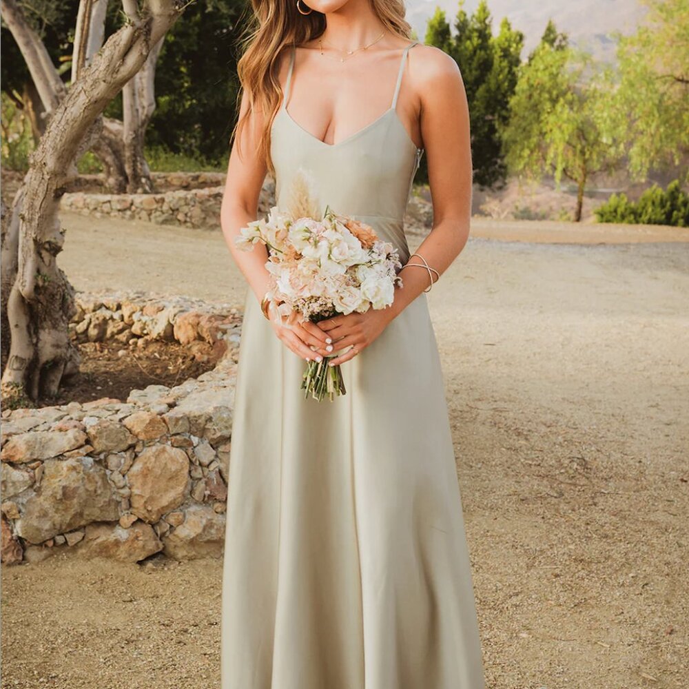💚✨ Show Me Your Mumu Faith Maxi Dress – Moss Green Satin (XL) ✨💚